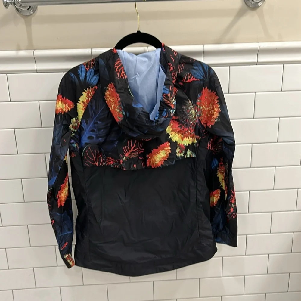 Nike Kids Lightweight Hooded Rain Jacket – Black Floral Print – Size Large